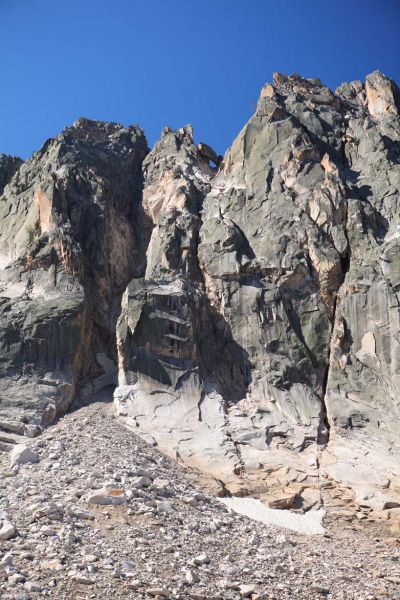 A precariously placed chockstone high on the ridge northwest of La Fiamma.
