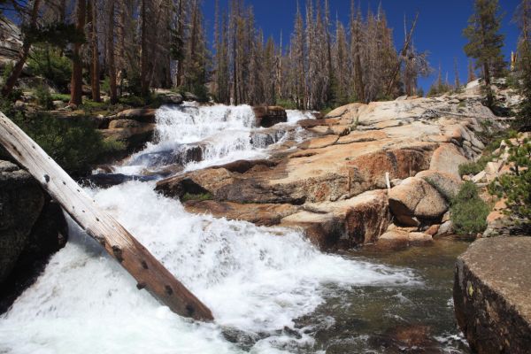 Fletcher Creek cascades into a hanging valley around 8150', before its final drop to Merced Lake.
