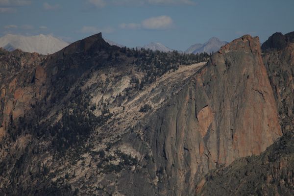 The White Clouds on the horizon west from the Baron/Warbonnet Lakes saddle; Elephants Pearch in the right foreground.
