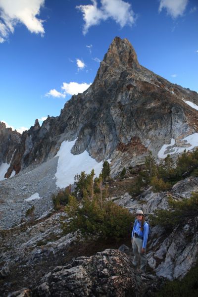 Descending to the "unnamed lake" at 9033'.
