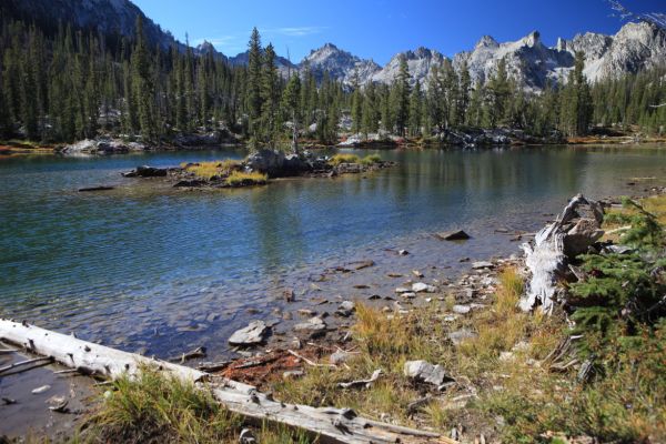 The lower of two small, unnamed lakes below Alice Lake.
