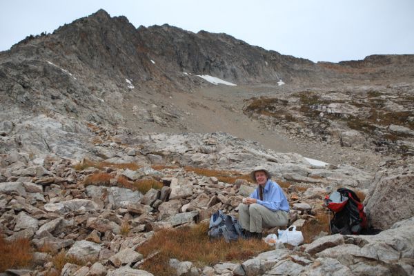 The ridge curves around to the north as it leads to the summit above.
