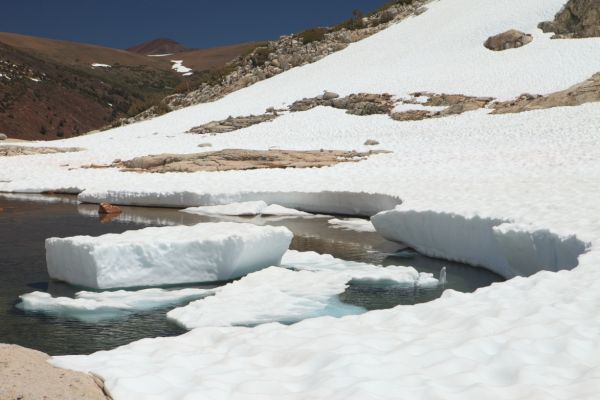 Finding an easy way over the outlet of the lower of the Conness Lakes.
