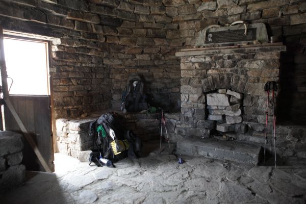 These packs are not ours.  In the short time we sat in the Muir Hut, eight visitors from three different groups arrived, not including the resident marmot.  It is a very popular stop on the JMT.
