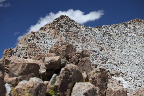 From Lamarck Col, the class 2 ridge can be ascended west to the summit of Mt. Lamarck.
