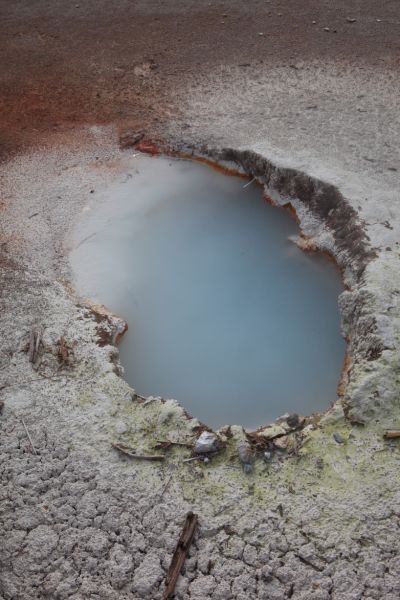 One of several hydrothermal pools on the northwest section of the Artist Paint Pots trail.
