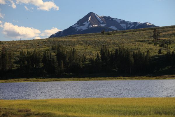 Quadrant Mountain above Swan Lake.
