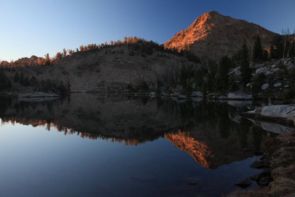 24 minutes later, the first hard light is hitting the surrounding peaks.  At 9514', I am seeing some nice alpenglow with the sunrise.
