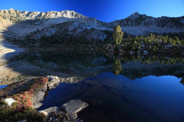 Polarized low angle light from the side creates a surreal effect; Hummock Lake.
