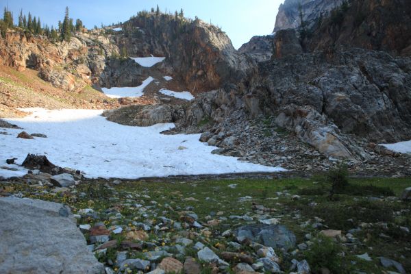 The route to the meadows, our destination for the evening, follows the snow south of Goat Lake around to the right, climbs the buttress, which leads to the snow couloir.
