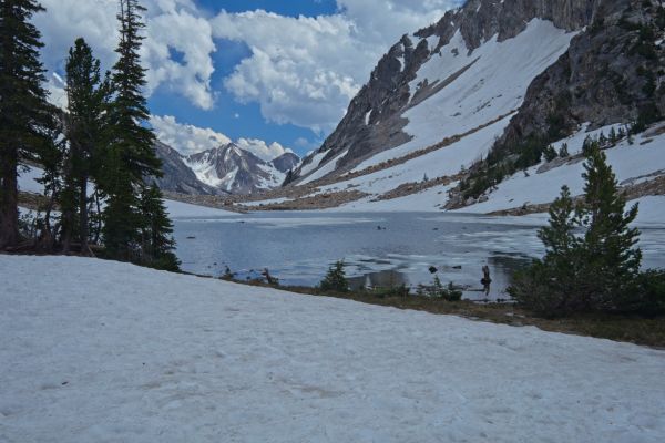 The small lake just S of Sawtooth Lake is a beautiful alternative to the crowds camping at the S end of Sawtooth Lake.
