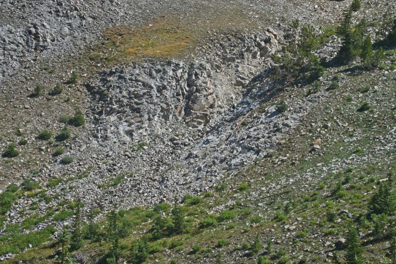 The stream that eventually flows into Ocalkins Lake is visible not far below.  I will get 2 liters here for the climb out of Bighorn Basin.
