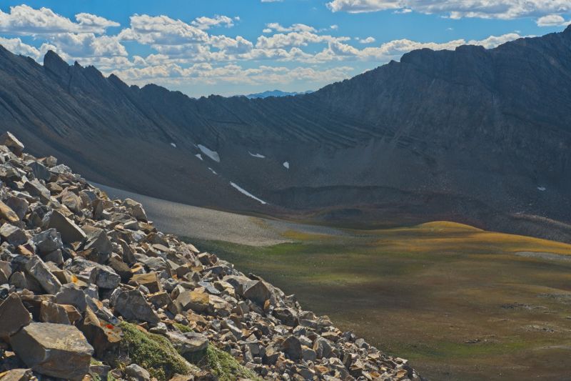 Looking southwest into upper Bighorn Basin.  Over that ridge, almost three miles distant, is Strawberry Basin, where I was mid-day yesterday.
