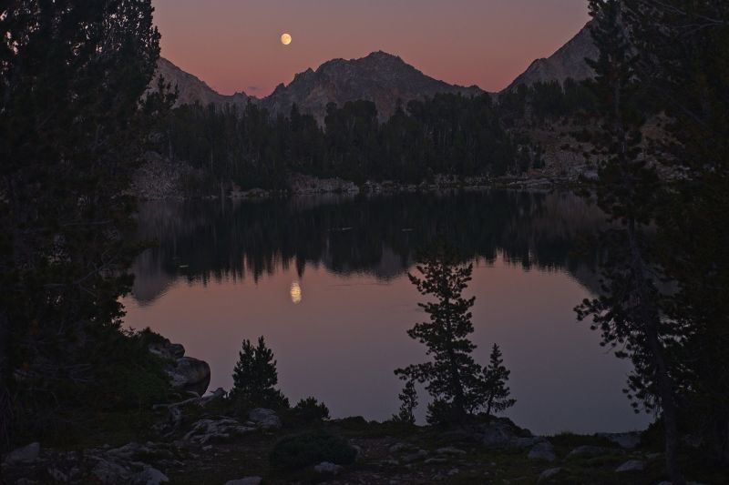 8:30 pm and the fish are active under the almost full moon.  I'm in the process of finishing dinner, but photography always comes first.  Never got that line in water.  I'll wait until morning.  I took advantage of warm temperatures to wash my feet and lower legs, as well as my socks before heading off to bed.
