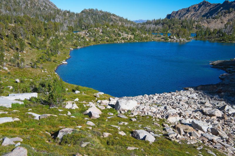 Rather than camp on the southeast side of Hummock Lake at what has been dubbed the 'primo' spot, I've decided to head across that isthmus, and climb to Scoop Lake.  I'd prefer to forego the big packer campground for something more protected; a bit more intimate.  I never seem to catch fish in Hummock.
