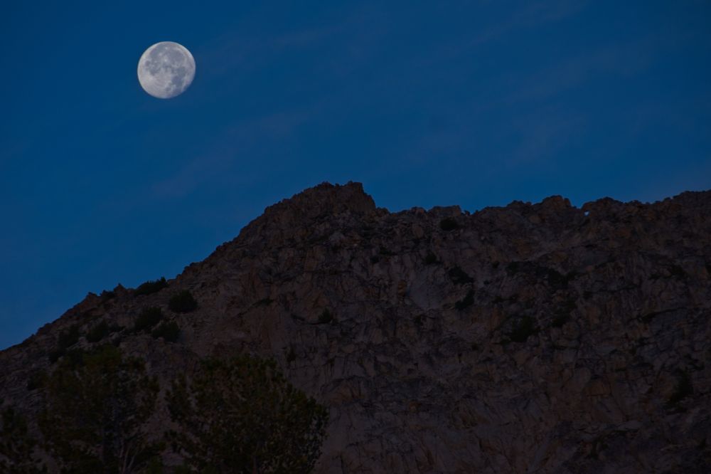 Moon, WSW of the inlet at Cove Lake; 200 mm; 6:57 am.
